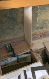 The cleats on the bottom and top locate the divider.