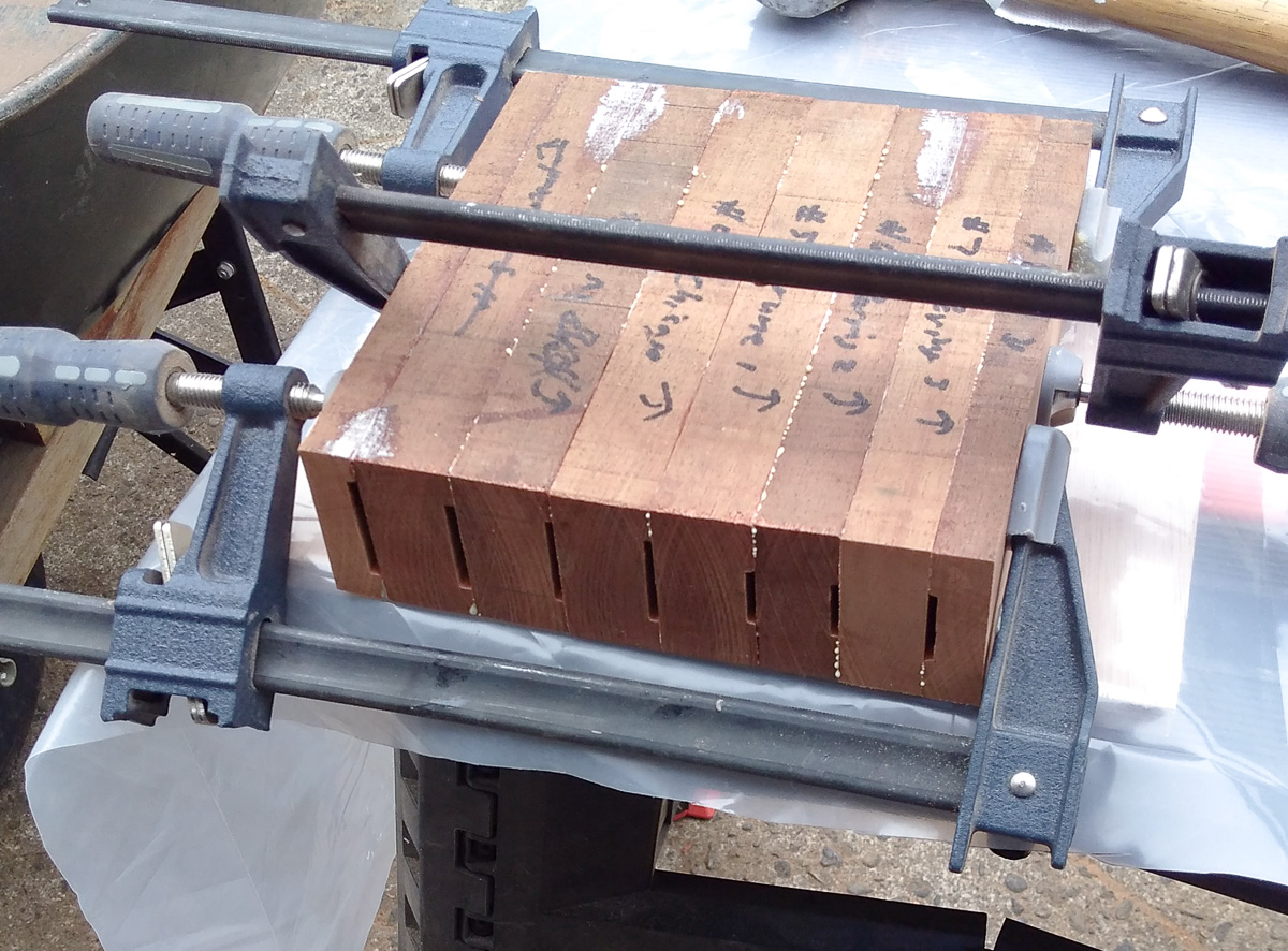 knife block start-163704350